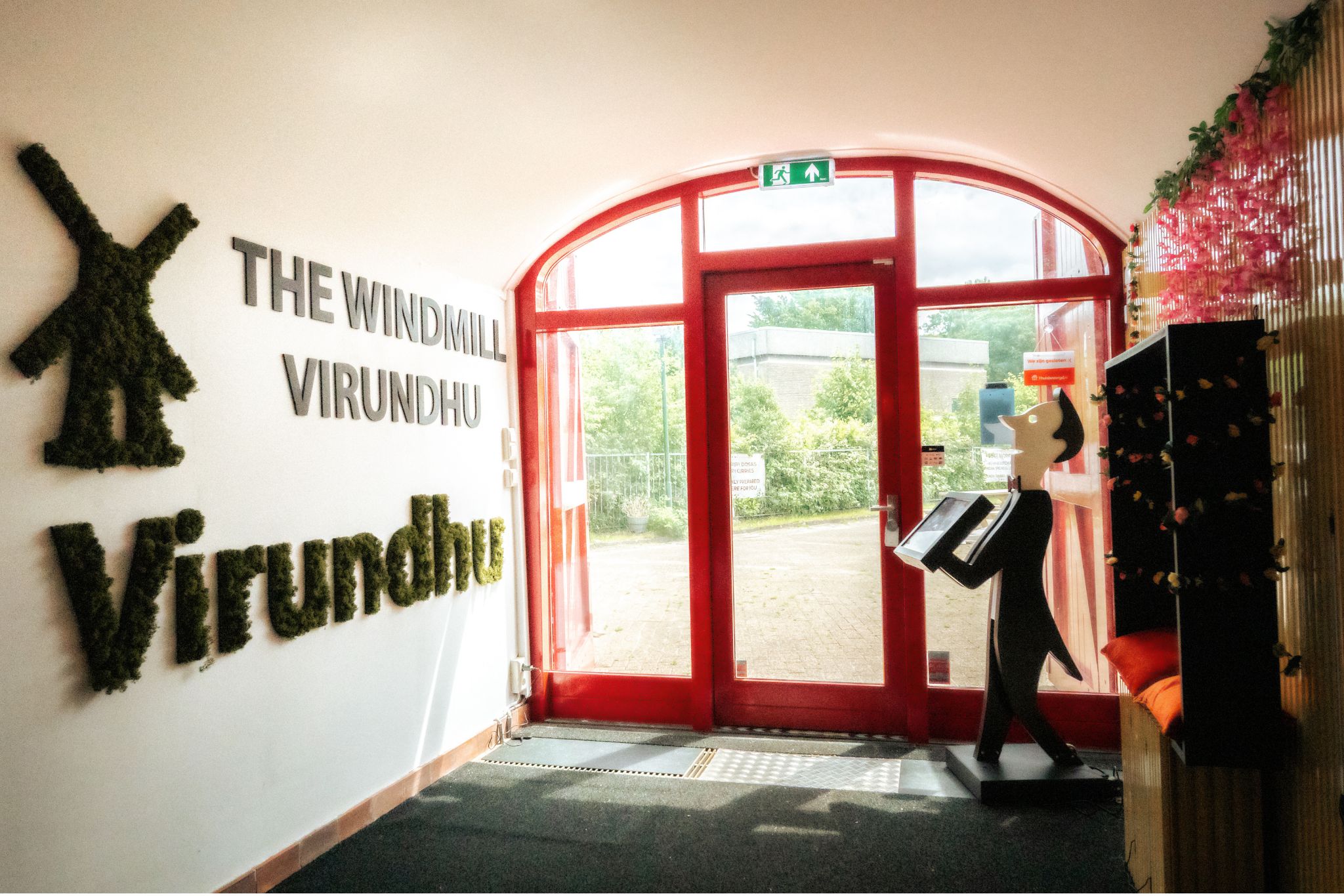 Traditional Kerala feast at The Windmill Virundhu